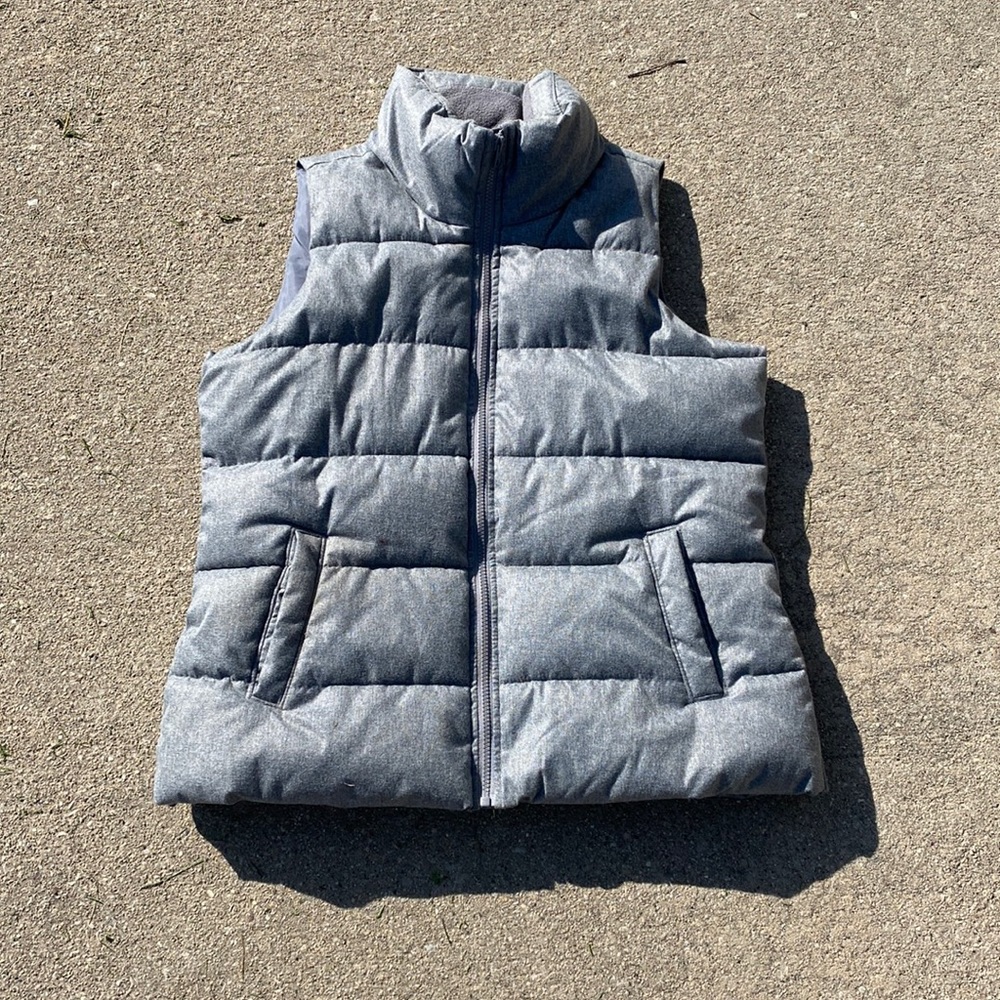 🌈 Old Navy Puffer Vest - M